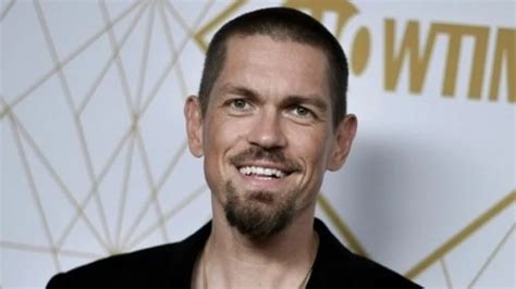 steve howey weight and height|Steve Howey Wiki, Height, Weight, Age, Girlfriend, Family,。